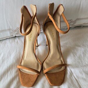 Carmel Suede Strappy Pump (4in heel) size 9 NWOT
